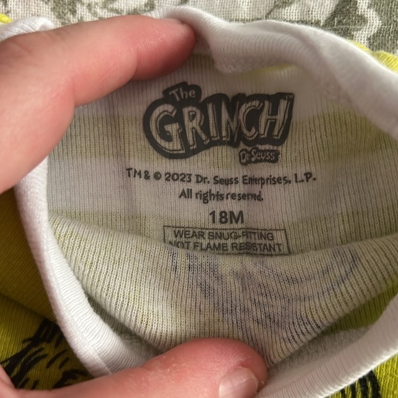 2 pairs Grinch Jammie’s 🎅🏼 - Picture 3 of 4